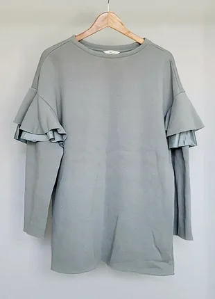 Платье-свитшот h&m мятно-зеленого цвета с воланами на рукавах.