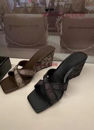 Брендові шльопанці coach