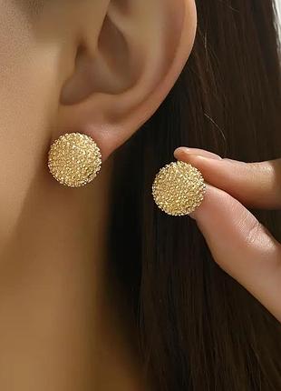 Серьги-гвоздики круглые золотистые