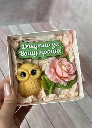 Універсальний подарунковий набір. мило ручної роботи. дякуємо за вашу працю. троянда