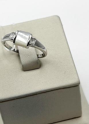 Кольцо серебряное с перламутром 19 2,55 г