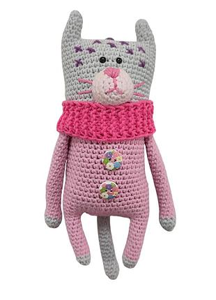 Вязанная мягкая игрушка котик (15×8 см, пряжа: хлопок, наполнитель: холлофайбер)