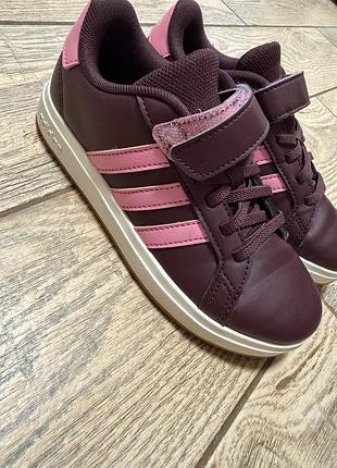 Кросівки adidas на дівчинку