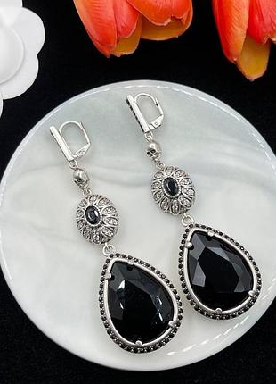Брендовые серьги alexander mcqueen • латунь с позолотой, гравировка, черный камень, люкс качество