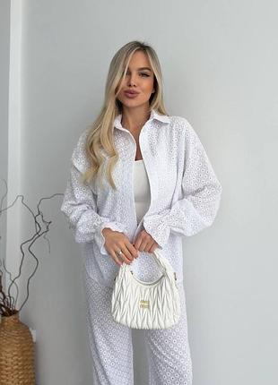 Летний костюм из прошвы с рубашкой на пуговицах с длинными рукавами фонариками с брюками