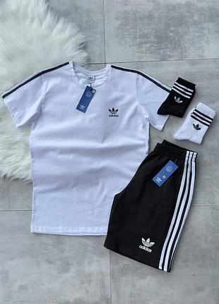 Костюм adidas: футболка-шорты-2 пары носков в подарок!