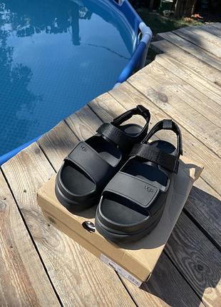 Жіночі босоніжки ugg чорні