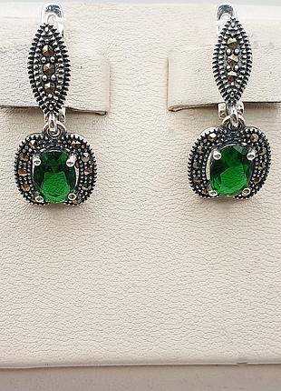 Сережки серебряные с изумрудом и марказитом 5,92 г