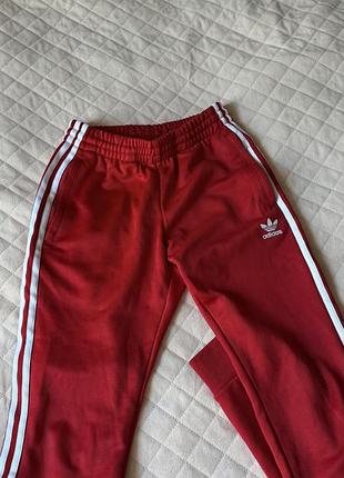 Брюки adidas мужские красные