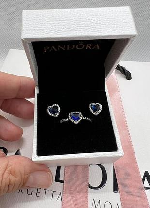 Набор серебряные серьги-пусеты pandora «синее сердце» и кольцо пандора