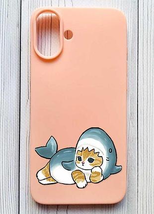 Матовый персиковый чехол на iphone 16 plus котенок акула (принт 355)