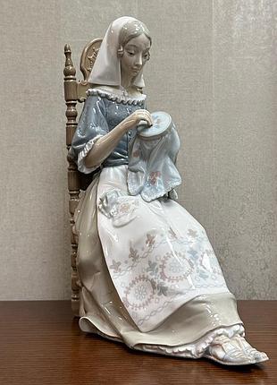 Фарфорова статуетка lladro «вишивальниця».