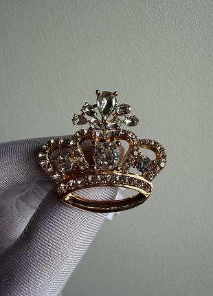 Металева брошка корона золота з камінням — брошка королівська crown стиль принцеса