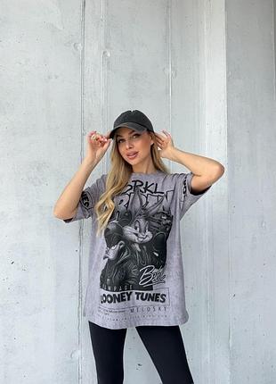 Базовая футболка oversize со стильным принтом накатом