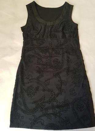 Нарядное платье из красивой черной ткани.1 фото