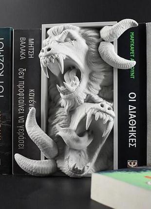 Книжный уголок «хранитель тьмы» — для настоящих ценителей ужасов черный