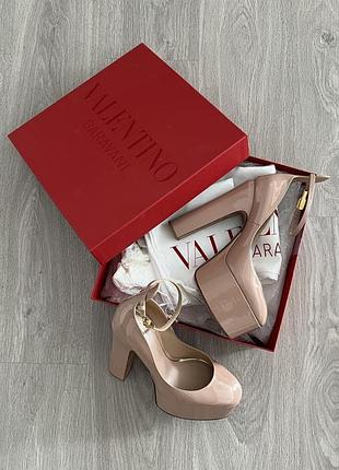 Туфлі valentino
