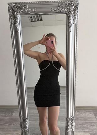 Маленька чорна сукня