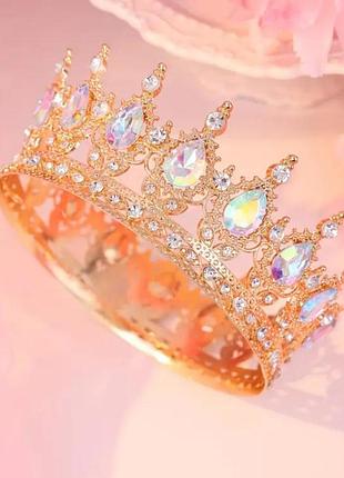 Золота металева корона з камінням. діаметр 12 см. висота 5 см.