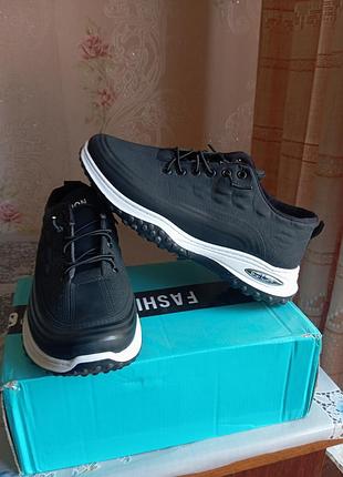 Новые кроссовки мужские р 40-41