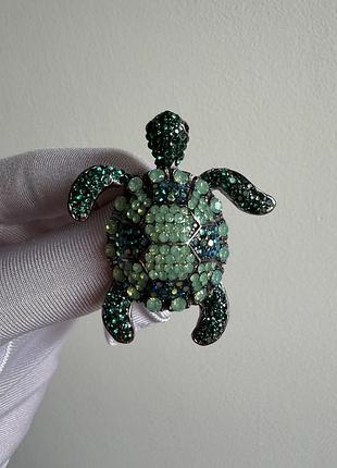 Металева брошка черепаха «ocean green» — брошка морська черепаха з камінням
