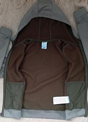 Кофта (толстовка) nike therma-fit (оригинал).на 9-11 лет (рост 137-147см.цвет-хаки(масло).е нюанс- небольшое пятно на передней части (см.фото).