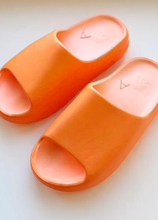 Женские шлепанцы adidas yeezy slide enflame orange