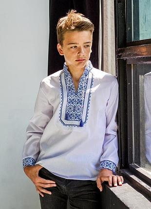 Вишиванка хлопчача синьо-блакитним по білому 110