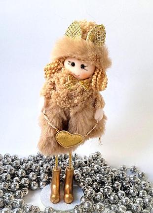 Новогодняя фигурка подвеска, декоративная кукла в меху