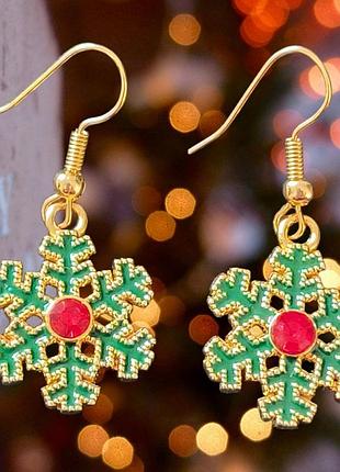 Сережки новорічні, святкові, сніжинка з емаллю. біжутерійний сплав. довжина 4 см. діаметр сніжинки 1,8 см.