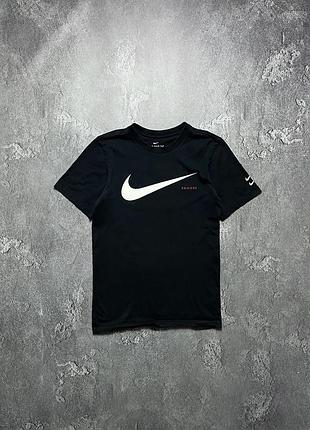 Футболка nike big swoosh big logo найк биг свуш биг лого большой логотип на лампасах в полоску xs