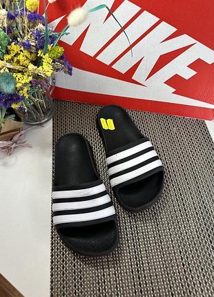 Оригинальные шлепанцы adidas