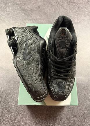Nike shox r4 black dk smoke grey