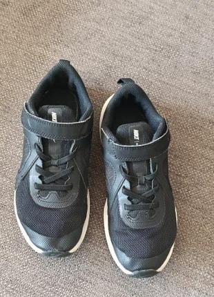 Чорні кросівки від nike розміром 33 дуже легкі і м'які,зручні