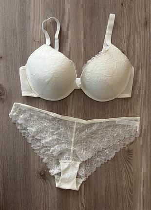 Молочний мереживний комплект бюст та трусики primark