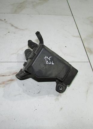 Блок запобіжників під капот toyota avensis t25 2003-2008