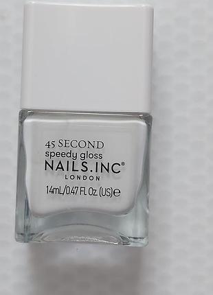 Білий лак для нігтів nails inc 45 second speedy gloss у відтінку find me in fulham.