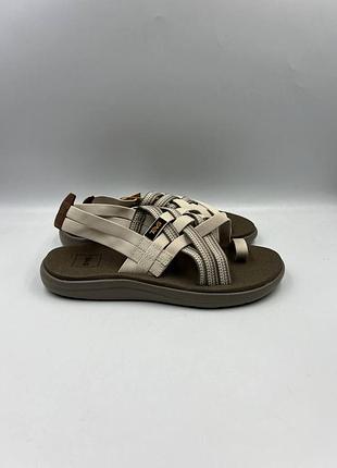 Босоніжки — teva