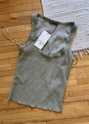 Жіноча базова майка zara, розмір m, новий із біркою. стильний світло-зелений відтінок, сучасний мінімалістичний дизайн.