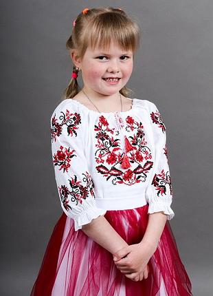 Біла блузка з червоною вишивкою рукав 3/4 146