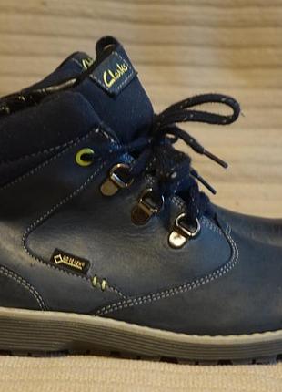 Фирменные утепленные темно-синие кожаные ботинки clarks gtx англия 35 р.( 23 см.)