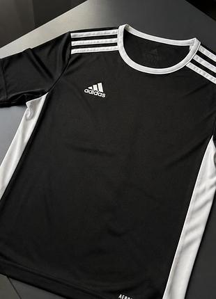 Спортивна футболка adidas