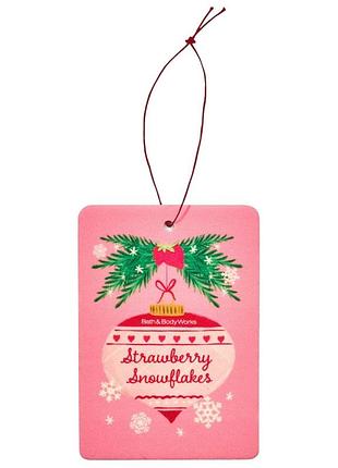 Ароматизатор подвесной для автомобиля bath & body works strawberry snowflakes