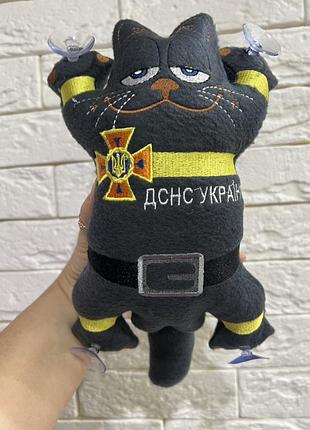 Котик мчс на присосках в авто