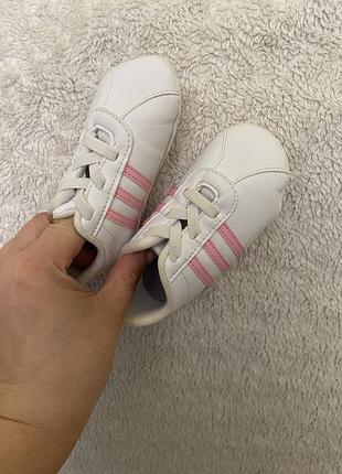 Пінктки від adidas на дівчинку