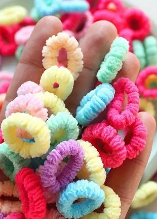 100 шт. комплект маленьких барвистих гумок для косей