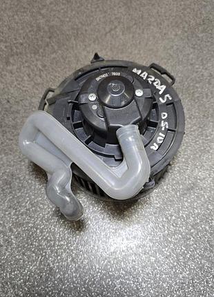 Моторчик печки вентилятора mazda 5, (05-10r) mazda 3 8940000270
