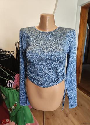 Синий кроп-топ urban outfitters.