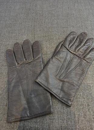 Красивые кожаные перчатки на шерстяной подкладке