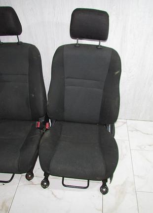 Передні сидіння пара toyota avensis t25 2003-2008